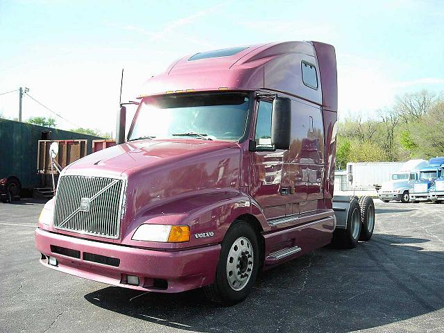 2000 VOLVO VNL64T660 Kansas City Kansas Photo #0102932A