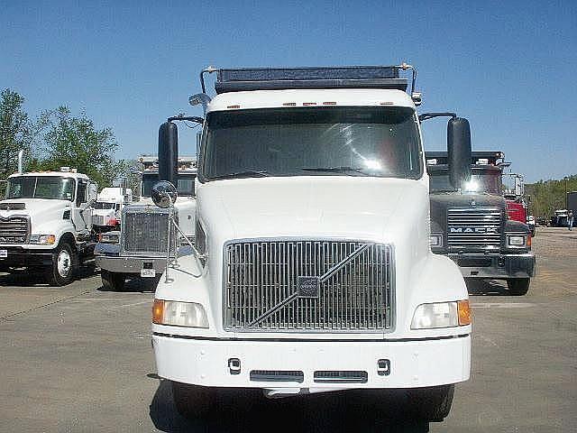 2000 VOLVO VNM64T200 Longview Texas Photo #0103837A