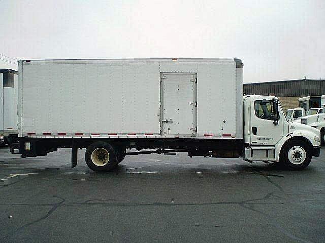 2005 FREIGHTLINER BUSINESS CLASS M2 106 Burlington New Jersey Photo #0104857A