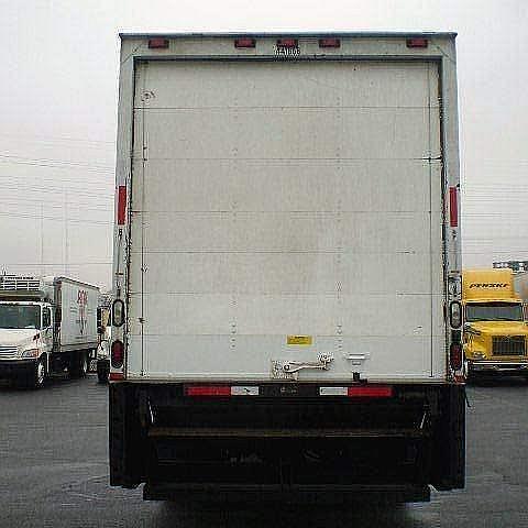 2005 FREIGHTLINER BUSINESS CLASS M2 106 Burlington New Jersey Photo #0104857A