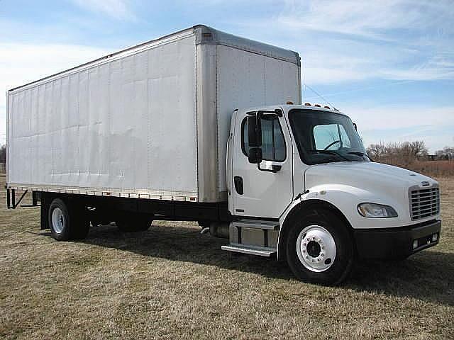 2005 FREIGHTLINER BUSINESS CLASS M2 106 MARENGO Illinois Photo #0104912A