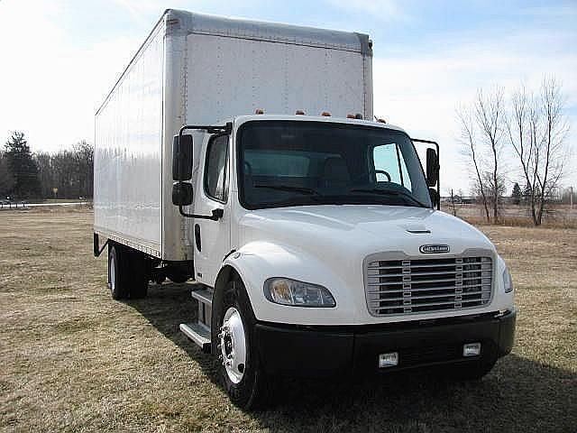 2005 FREIGHTLINER BUSINESS CLASS M2 106 MARENGO Illinois Photo #0104912A