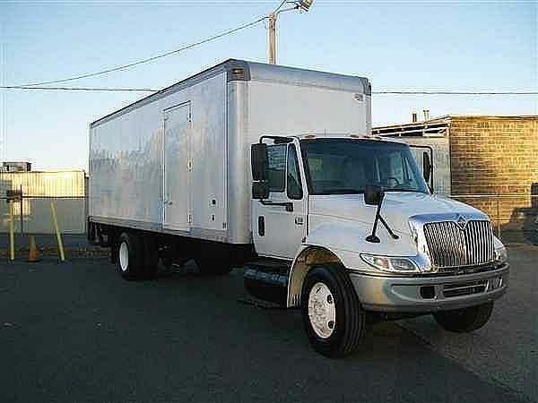 2004 INTERNATIONAL 4300 Springfield Massachusetts Photo #0105400A