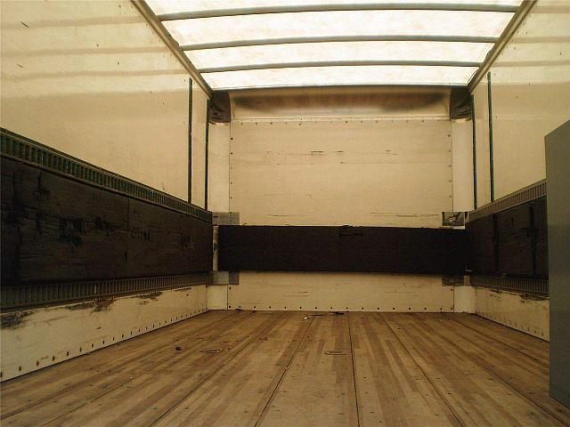 2004 FREIGHTLINER FL70 Springfield Massachusetts Photo #0105779A