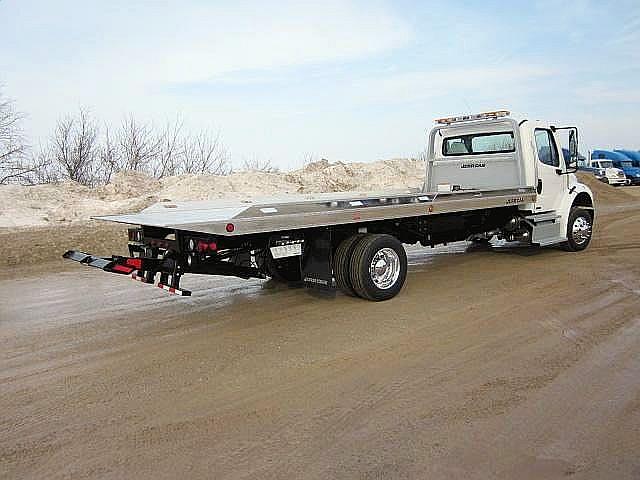 2011 FREIGHTLINER BUSINESS CLASS M2 106 Dubuque Iowa Photo #0106671A