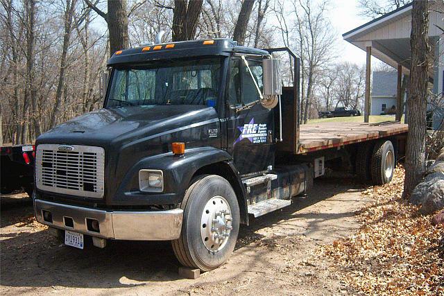 2002 FREIGHTLINER FL70 Becker Minnesota Photo #0106725A