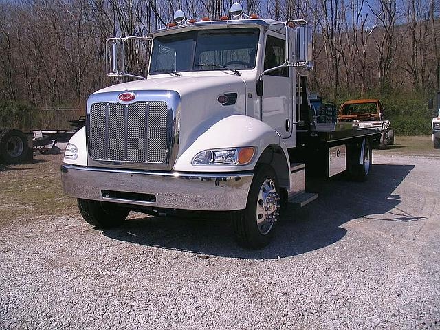 2011 PETERBILT 330 Knoxville Tennessee Photo #0107523A