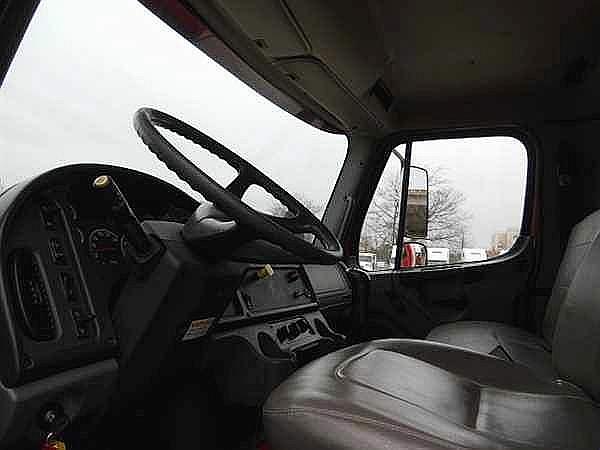 2005 FREIGHTLINER BUSINESS CLASS M2 106 Chesapeake Virginia Photo #0107654A