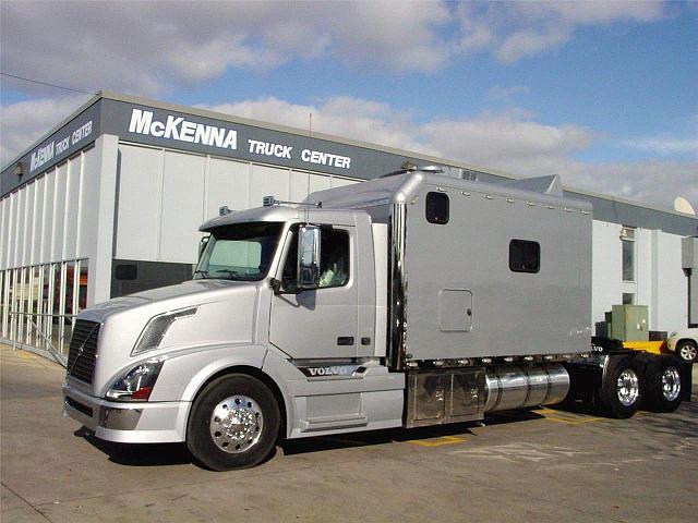 2009 VOLVO VNL64T300 Des Moines Iowa Photo #0107965A