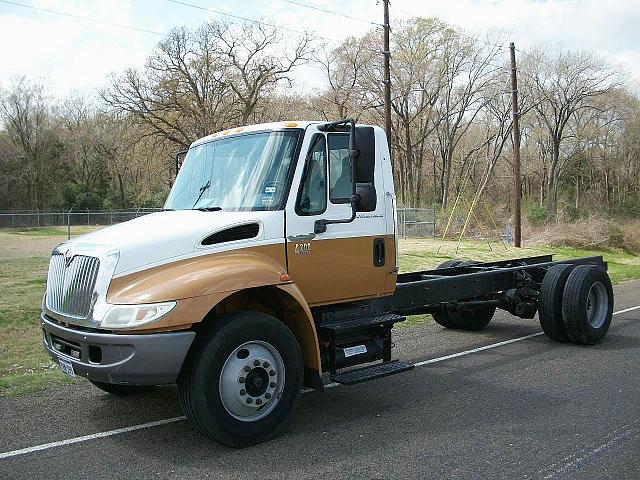 2003 INTERNATIONAL 4200 Bryan Texas Photo #0108360A