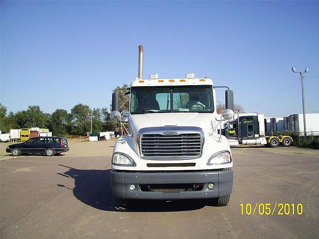 2006 FREIGHTLINER CL12064ST-COLUMBIA 120 Sioux Falls South Dakota Photo #0108407A