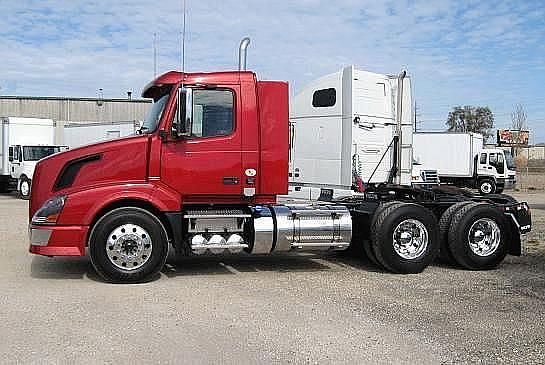 2011 VOLVO VNL64T300 AURORA Illinois Photo #0108426A