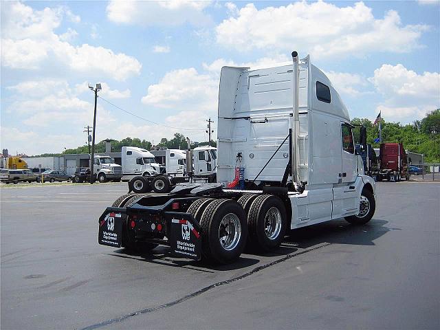 2011 VOLVO VNL64T670 Dayton Ohio Photo #0108589A