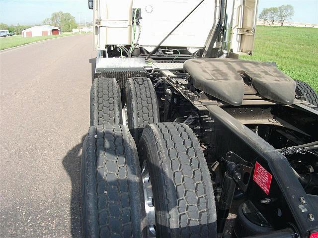 2011 VOLVO VNL64T730 Sioux Falls South Dakota Photo #0108625A