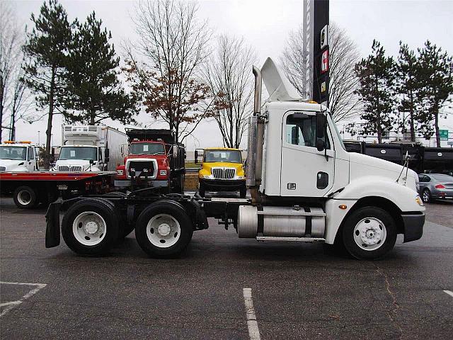 2004 FREIGHTLINER CL12064ST-COLUMBIA 120 Manchester New Hampshire Photo #0108756A