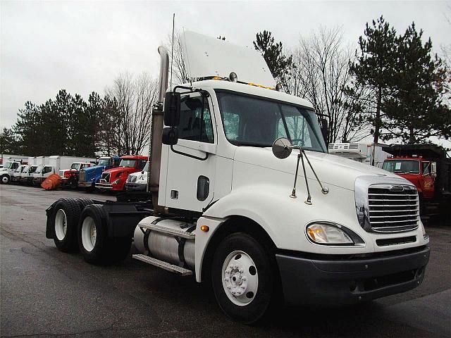 2004 FREIGHTLINER CL12064ST-COLUMBIA 120 Manchester New Hampshire Photo #0108756A