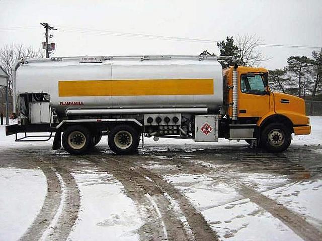 2002 VOLVO VHD62B200 Ogdensburg New York Photo #0108862A