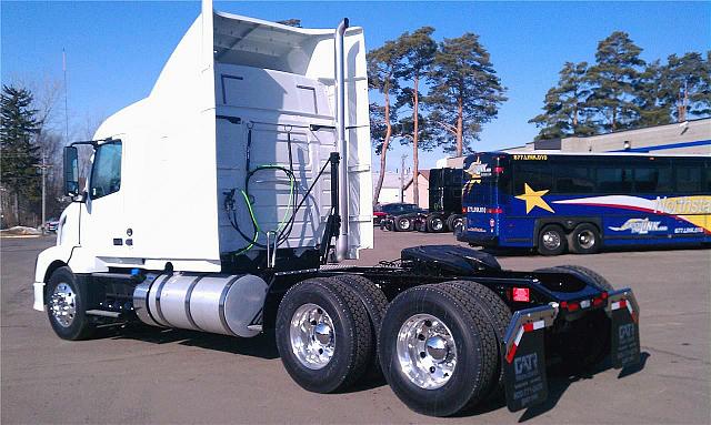 2011 VOLVO VNL64T630 Sauk Rapids Minnesota Photo #0109150A