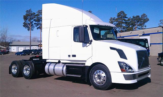 2011 VOLVO VNL64T630 Sauk Rapids Minnesota Photo #0109150A