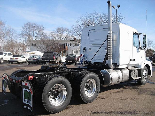 2012 VOLVO VNL64T430 Roseville Minnesota Photo #0109800A