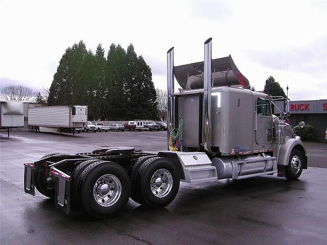 2008 FREIGHTLINER FLD12064T-CLASSIC Eugene Oregon Photo #0110446A