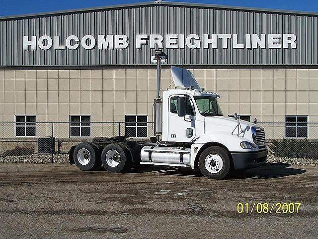 2004 FREIGHTLINER CL12064S - COLUMBIA 120 Sioux Falls South Dakota Photo #0110450A