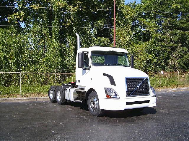 2011 VOLVO VNL64T300 Forest Park Georgia Photo #0110458A