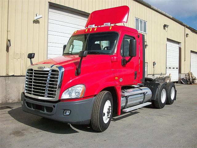 2010 FREIGHTLINER CA12564ST - CASCADIA SHREWSBURY Massachusetts Photo #0110590A