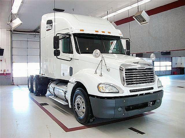 2006 FREIGHTLINER CL12064ST-COLUMBIA 120 Minneapolis Minnesota Photo #0110805A