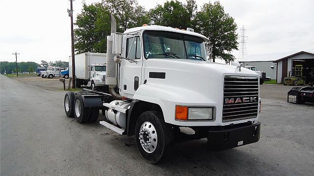 2002 MACK CH613 Monroeville Indiana Photo #0110904A