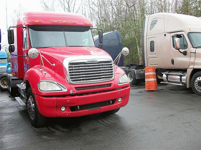 2005 FREIGHTLINER CL12064ST-COLUMBIA 120 Shrewsbury Massachusetts Photo #0111704A