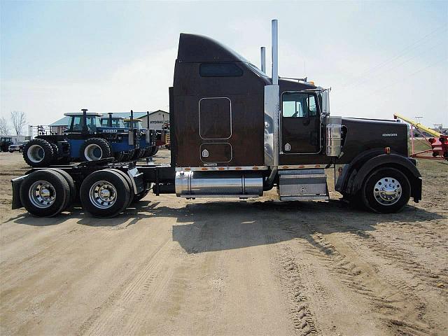 2005 KENWORTH W900L Glenwood Minnesota Photo #0111845A