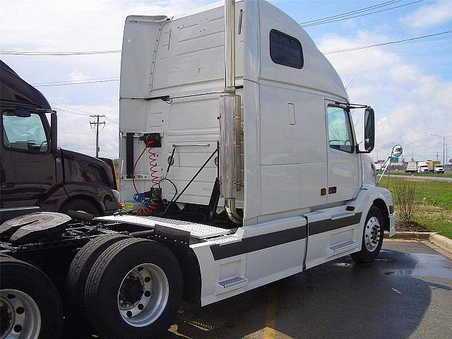 2005 VOLVO VNL64T670 Bolingbrook Illinois Photo #0112087A