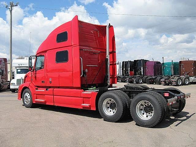 2011 VOLVO VNL64T780 Sioux City Iowa Photo #0112099A