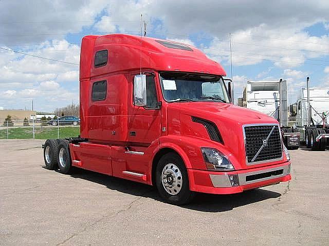 2011 VOLVO VNL64T780 Sioux City Iowa Photo #0112099A