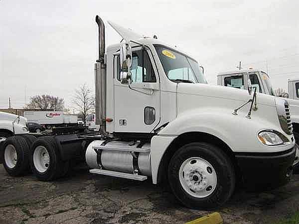 2004 FREIGHTLINER CL12064ST-COLUMBIA 120 Taylor Michigan Photo #0112238A