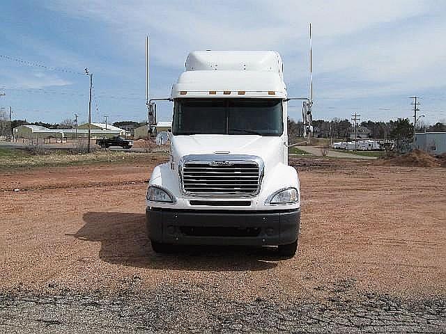 2004 FREIGHTLINER CL12064S - COLUMBIA 120 Wausau Wisconsin Photo #0112414A