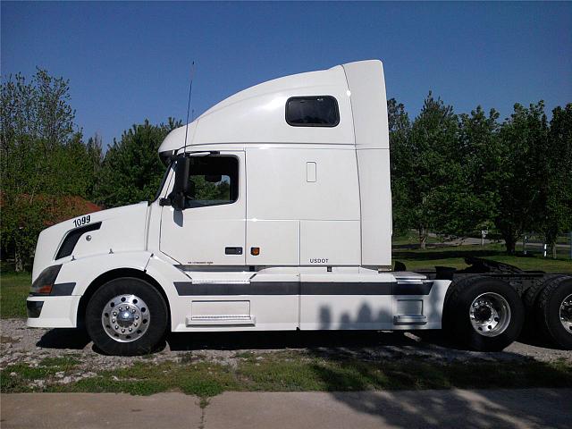 2005 VOLVO VNL64T670 collinsville Oklahoma Photo #0112511A