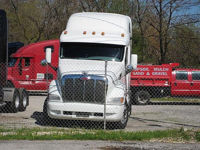 2005 PETERBILT 387 Bolingbrook Illinois Photo #0112719A