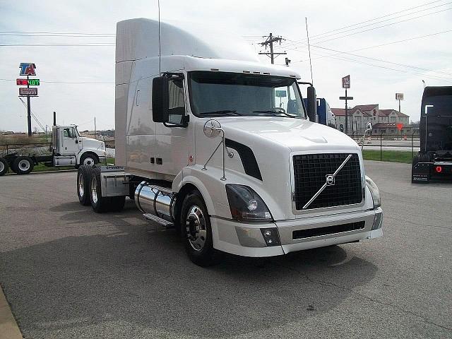 2007 VOLVO VNL64T630 Troy Illinois Photo #0112752A