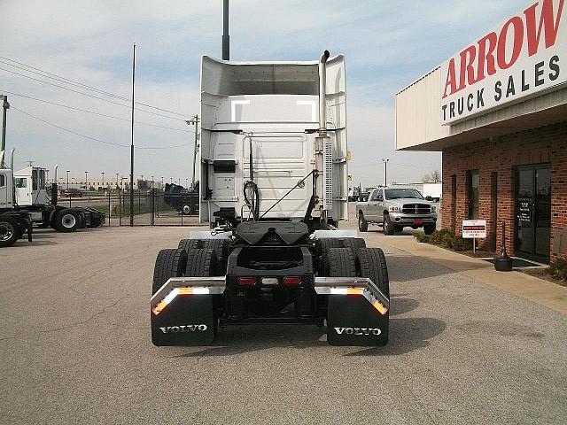 2007 VOLVO VNL64T630 Troy Illinois Photo #0112752A