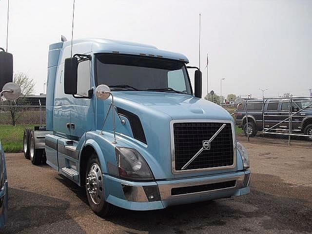 2006 VOLVO VNL64T630 Roseville Minnesota Photo #0113176A