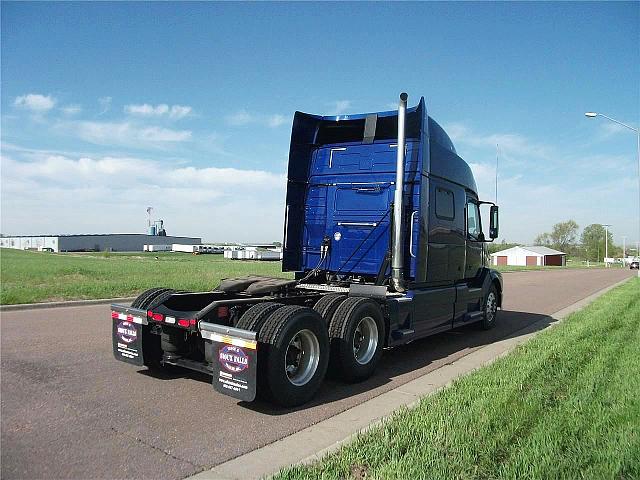 2011 VOLVO VNL64T730 Sioux Falls South Dakota Photo #0113220A