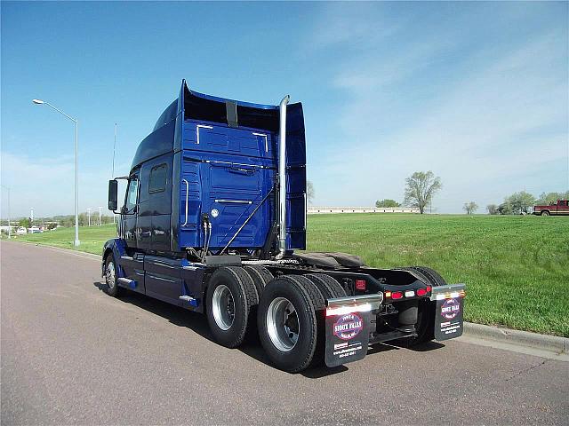 2011 VOLVO VNL64T730 Sioux Falls South Dakota Photo #0113220A