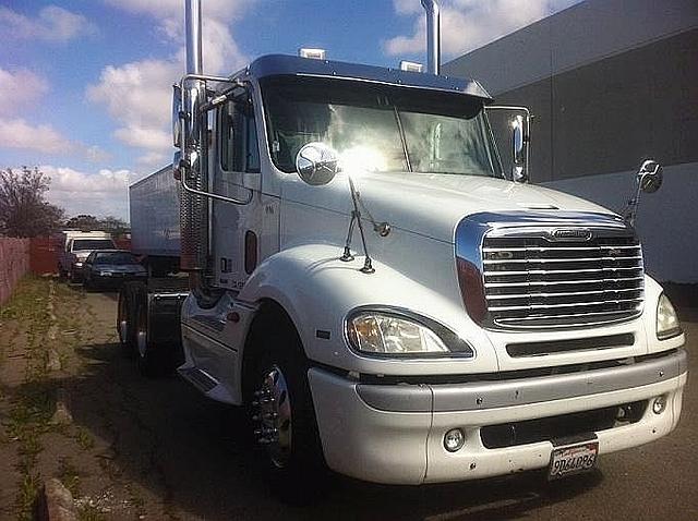 2005 FREIGHTLINER CL12064ST-COLUMBIA 120 mi Photo #0113253A