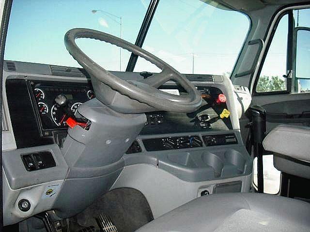 2006 FREIGHTLINER CL12042ST-COLUMBIA 120 Council Bluffs Iowa Photo #0114322A