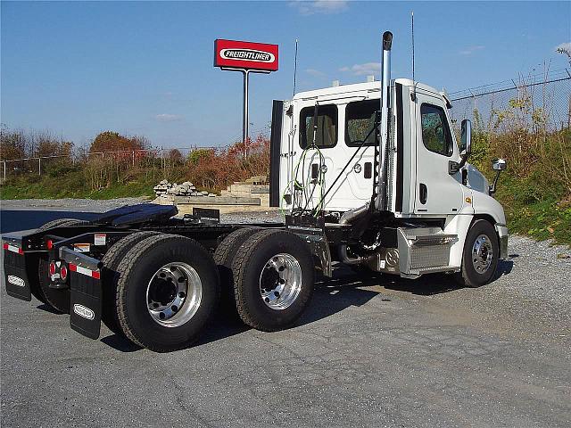 2011 FREIGHTLINER CA12564ST - CASCADIA Lancaster Pennsylvania Photo #0114384A