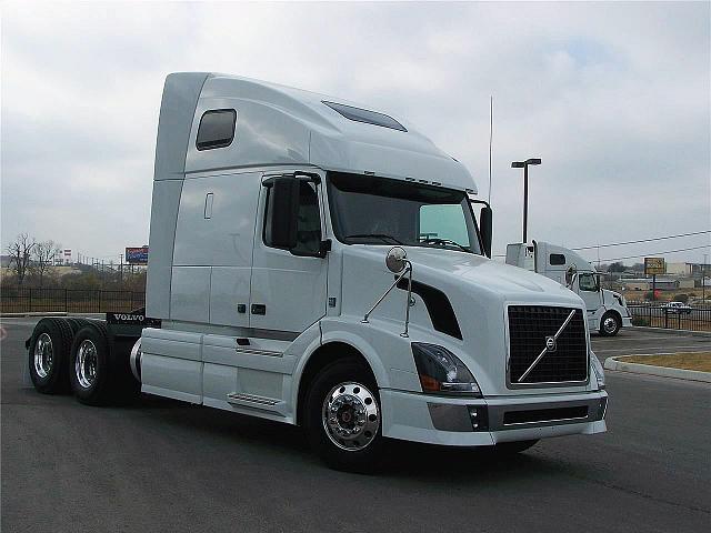 2011 VOLVO VNL64T670 Buda Texas Photo #0114783A