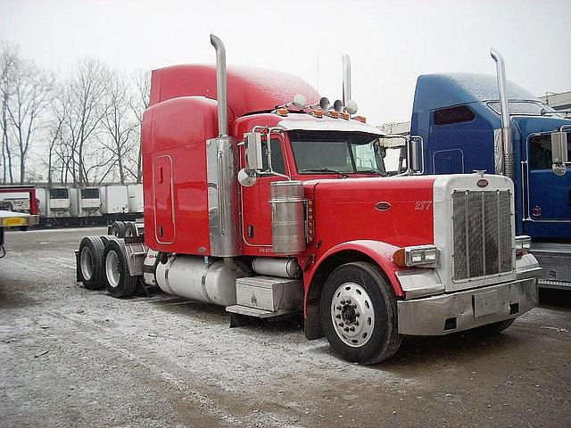 2005 PETERBILT 379 New Haven Indiana Photo #0115732A