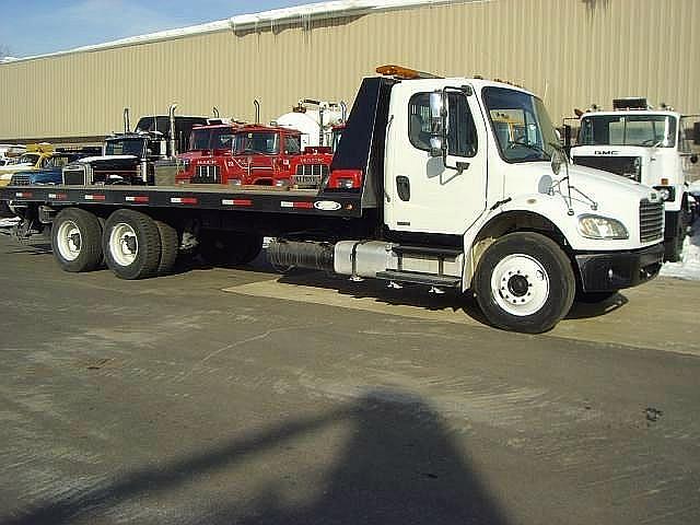 2004 FREIGHTLINER BUSINESS CLASS M2 106 Manchester New Hampshire Photo #0116052A